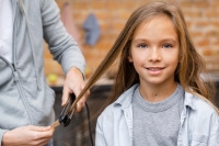 Kiedy pierwszy raz udać się z dzieckiem do fryzjera?